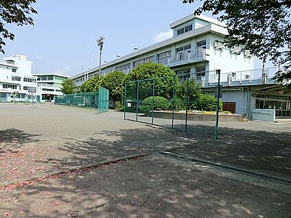 厚木市立緑ケ丘小学校 650m(9分)