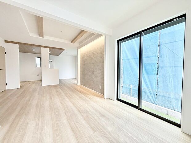 【リビングダイニング】1号棟 ■シンプルだけど贅沢、大切な人と過ごす心がほどける空間