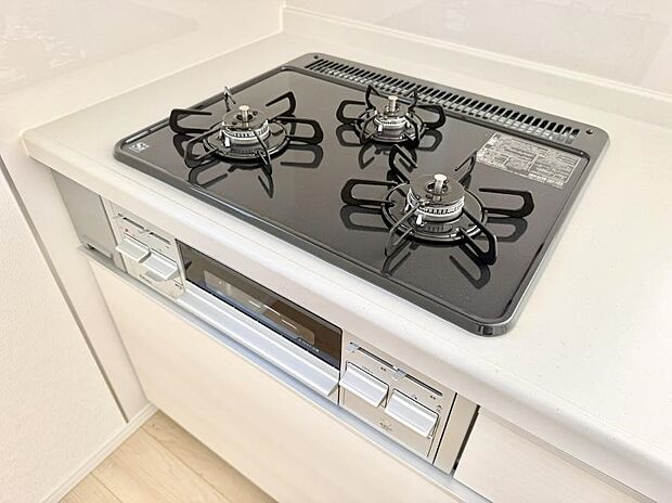 【3口ガスコンロ】■一度に多くの料理ができ便利で効率的