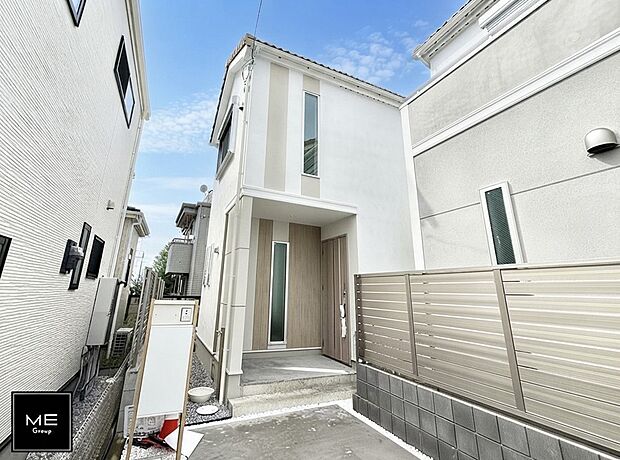 【現地外観写真】1号棟 ■暮らしを彩る充実した設備仕様が備わった住まい