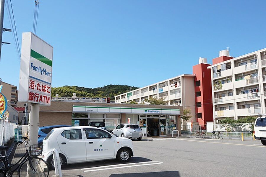 【車・交通】ファミリーマート　伏見桃山東店