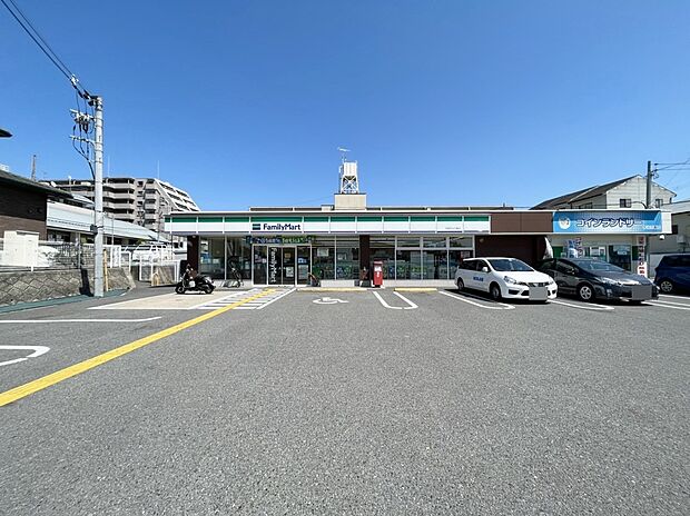 ファミリーマート京都宇治弐番店(約752m)