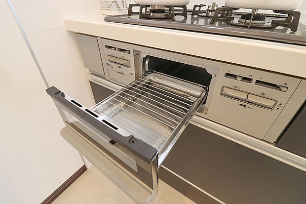 【グリル】■フライパンで焼くことの多い肉料理を代わりにグリルを使えば、油をひく必要もなく、余分な脂も落として焼けるため、フライパンを使った時よりも多く油脂分をカットできます!