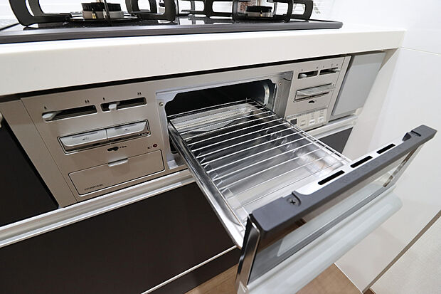 【グリル】■フライパンで焼くことの多い肉料理を代わりにグリルを使えば、油をひく必要もなく、余分な脂も落として焼けるため、フライパンを使った時よりも多く油脂分をカットできます！