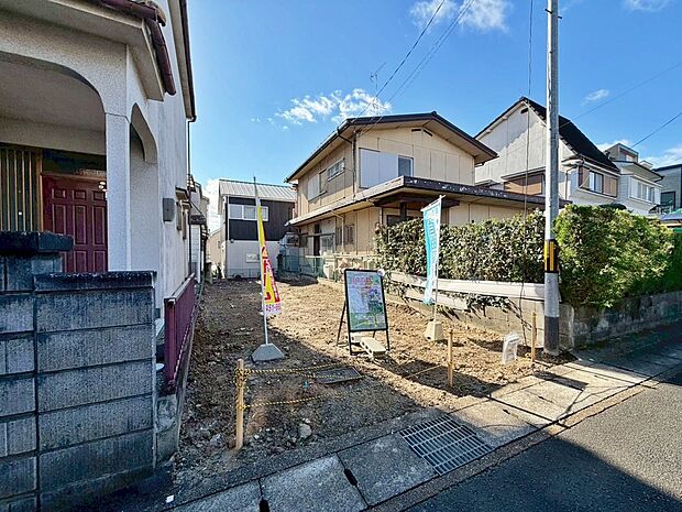【【現地写真】】更地になりました! 詳しい資料のご請求は【無料資料請求する(無料)】お家見学のご依頼【見学予約をする(無料)】ボタンへ!お電話でのお問い合わせも大歓迎です!0120-451-860(R7.12撮影)