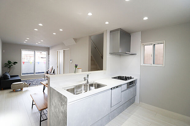 【キッチン【ドリームタウンシリーズの施工例】】対面式キッチンの為、ご家族の様子を見ながらお料理することができます!