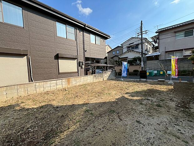 【【スタッフが現地へご案内致します！】】敷地内からの写真です。広さを現地へ行って確認してみましょう！（写真撮影R7.12）