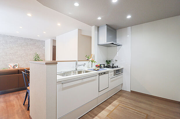 【【ドリームタウンシリーズ施工例：キッチン】】食器洗い乾燥機付きのシステムキッチン！