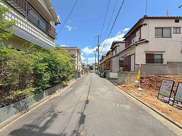 【前道写真】【閑静な住宅街!】
周囲の住宅街とも程よい距離があります。習い事の練習なども安心して取り組めます。
現地(2026年5月)撮影
