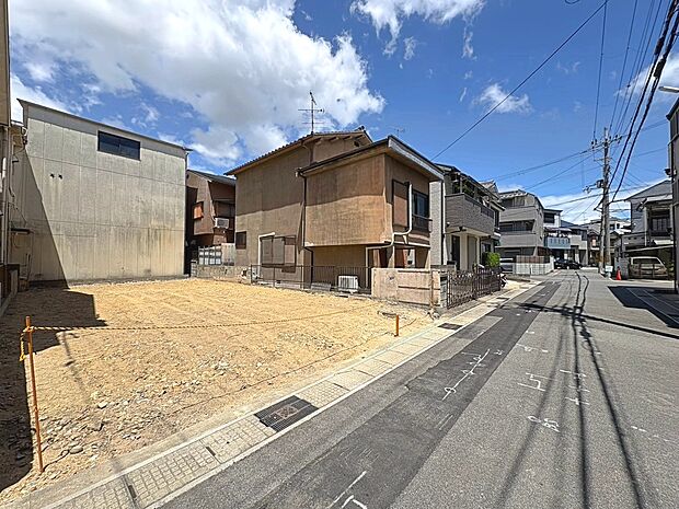 【現地写真:R8.8】間口約7m!駐車の切り返しもしやすい広さです!