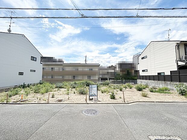 実際の立地や周辺環境、日当たりや前道の様子などは、現地でこそわかるポイントが沢山あります。写真や図面だけでは伝わらない雰囲気を、ぜひ現地で一緒に確認してみませんか。
現地(2026年6月撮影)