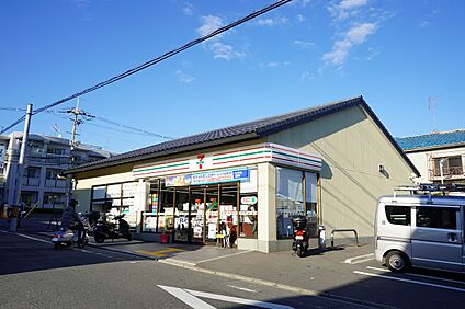 セブンイレブン 約740m(徒歩10分)