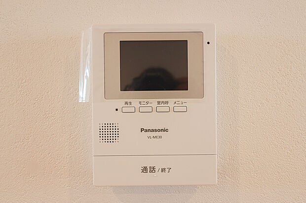 【【TVモニター付きインターフォン】】来客者を確認できるTVモニター付インターフォン。普段の生活時はもちろん、お子様が一人でお留守番する際にも安心ですね。