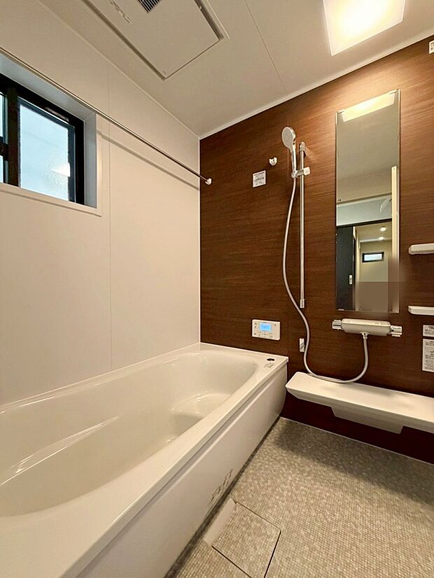 一坪タイプの浴室は、大人の方でもゆっくり足を伸ばしてくつろげる広さ！
ゆとりの浴室で一日の疲れをリフレッシュ！

現地（2026年2月）撮影