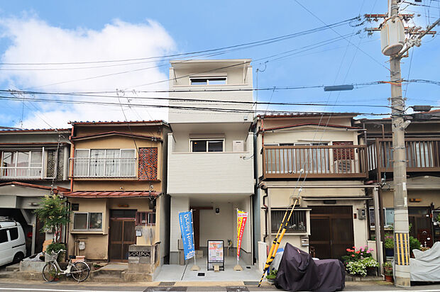 【外観】お電話でご予約いただけましたらお仕事終わりの遅い時間などお客様のご都合に合わせてご対応させていただきますのでお気軽にお問合せください!現地(2025年6月)撮影