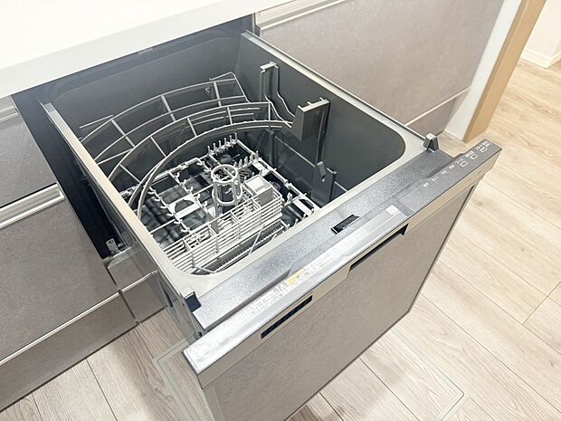 【【食器洗い乾燥機】】◆後片付けをサポート!
食事後の家族のくつろぎタイムもゆっくりともてます♪
◆朝食準備や送り迎え…と忙しいママも大助かり!
環境にも手肌にも優しい設備です!