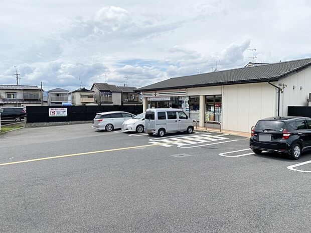 セブンイレブン深草大亀谷店