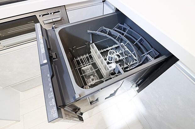 【【施工例：食器洗い乾燥機】】◆後片付けをサポート！　食事後の家族のくつろぎタイムもゆっくりともてます♪
◆朝食準備や送り迎え…と忙しいママも大助かり！　環境にも手肌にも優しい設備です！