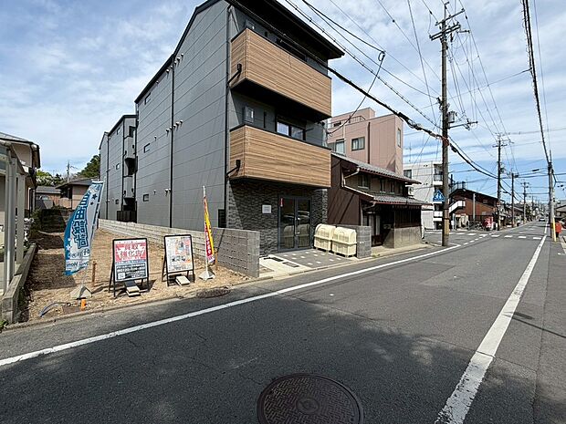【前道含む現地写真】前道ゆったり5.9m!
お車のすれ違いもラクラク♪
現地(2026年4月)撮影