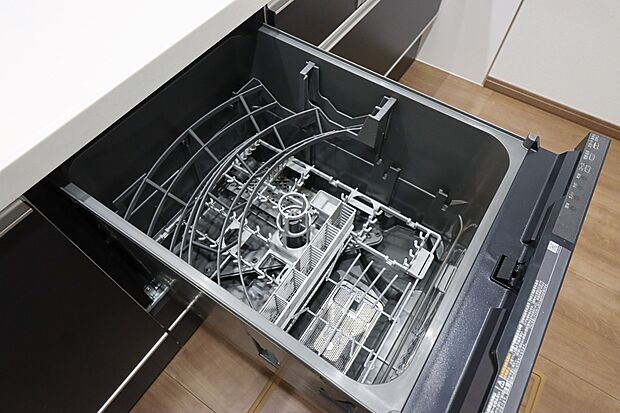 【【施工例：食器洗い乾燥機】】◆後片付けをサポート！　食事後の家族のくつろぎタイムもゆっくりともてます♪
◆朝食準備や送り迎え…と忙しいママも大助かり！　環境にも手肌にも優しい設備です！