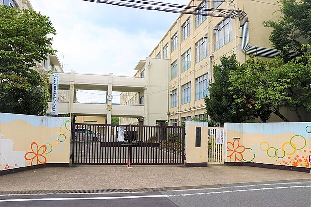 勧修中学校
