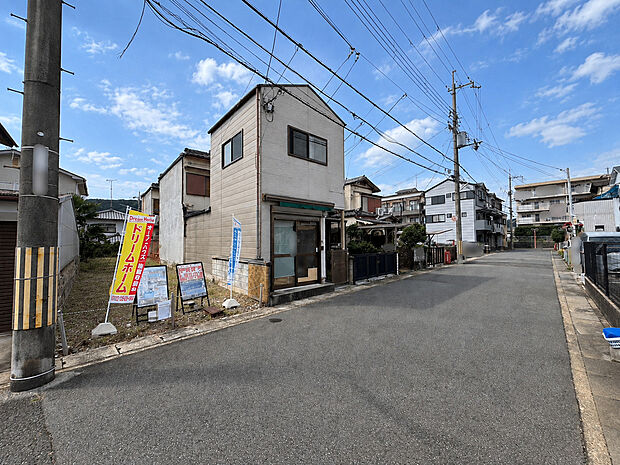 【【現地】】前道は幅員６ｍあり、車での通行も安心です♪
現地（2026年9月）撮影