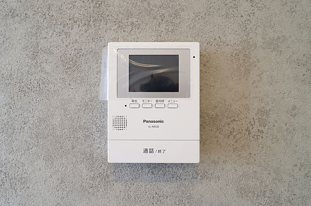 【【施工例：TVモニター付きインターフォン】】◆来客者を確認できるＴＶモニター付インターフォン。普段の生活時はもちろん、
お子様が一人でお留守番する際にも安心ですね！