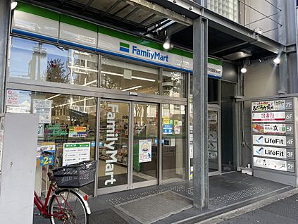 ファミリーマート西大路駅前店 約577ｍ(徒歩8分)