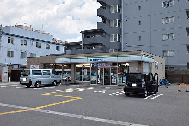 ファミリーマート西小路天神川店