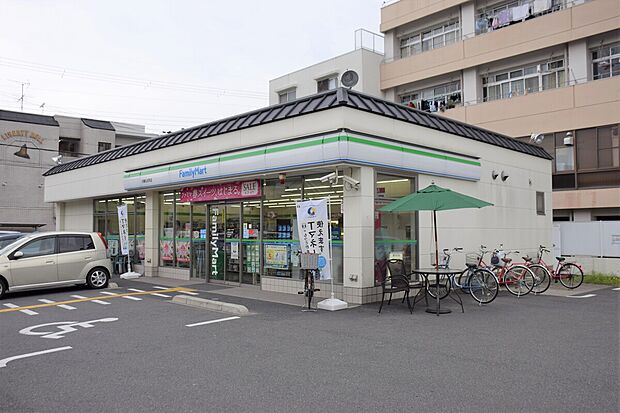 ファミリーマート太秦丸太町店