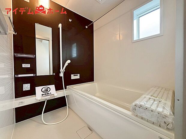 【3号棟 浴室】1坪タイプのバスルーム。
ゆったり足が伸ばせるので、毎日の疲れを癒やせます。