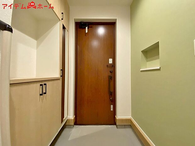 【6号棟 玄関】シンプル且つモダンなエントランス&ホール!
ゆとりを感じさせる上質で明るい空間が住まう人や
訪れる人を心地よく迎え入れてくれます♪