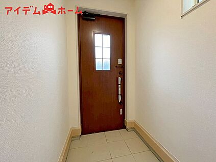 ２号棟　玄関