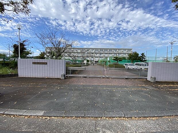 袋井市立周南中学校(約1,500m)