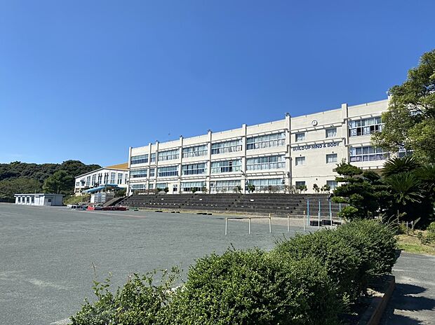 湖西市立新居中学校(約1,000m)