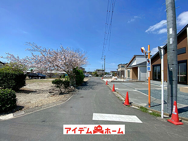 【前面道路写真】当日の案内も可能です♪
お気軽にお問い合わせください!