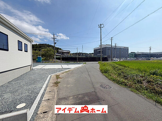 【前面道路写真】当日の案内も可能です♪
お気軽にお問い合わせください！