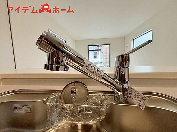 【1号棟 浄水器内蔵型水栓】浄水と原水をボタン一つで切り替え簡単なビルトイン式浄水器水栓を採用。ワンタッチで浄水・水道の切り替えが可能なシンクです!