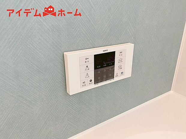 【２号棟　オートバス】ボタンひとつでお湯はり、追い炊き、温度調整まで可能です。
キッチンからの操作も出来ますので大変便利です。
