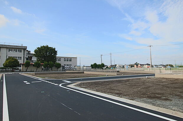 分譲地内はゆとりの6.0mで、安心です