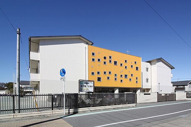 新町第一小学校(約800m)