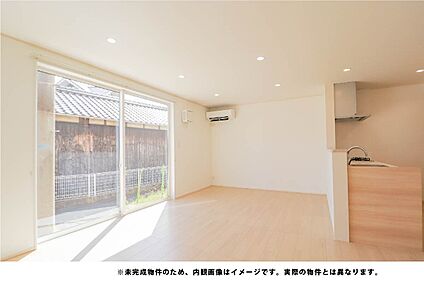 光あふれる大開口のリビング窓