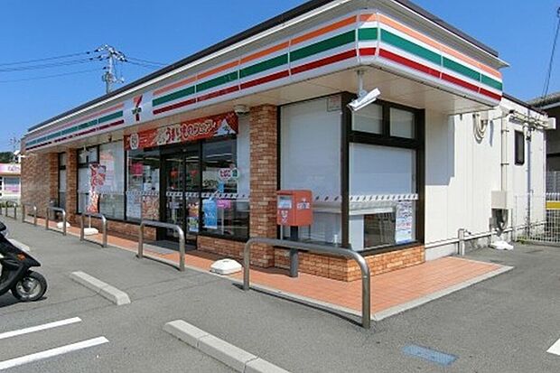 セブンイレブン長門仙崎店（約153m）