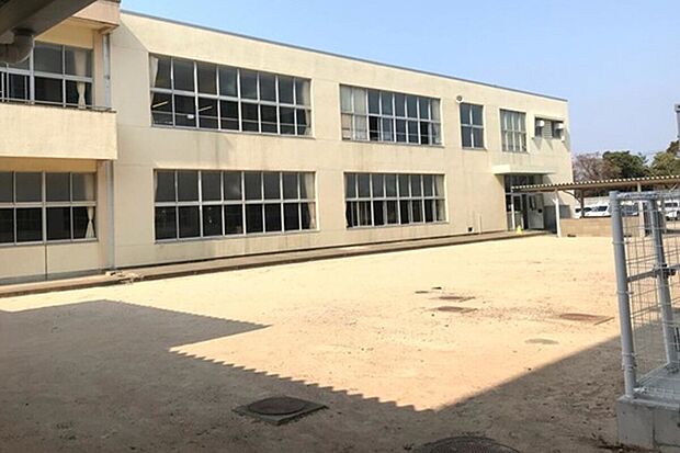 下関市立長府中学校(約1,525m)