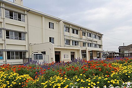 宇部市立藤山中学校 1300m (徒歩17分)