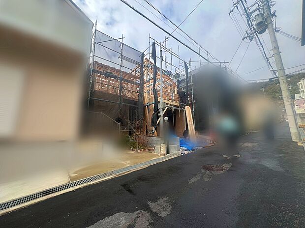 前面道路含む外観