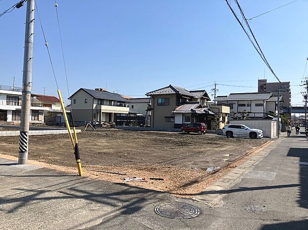 西側からの全景