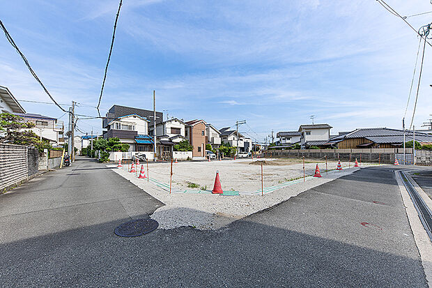 【現地写真】
造成工事も進行中!穏やかな住環境で理想の暮らしを是非叶えてください!