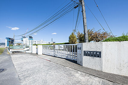 上牧小学校 約1300ｍ(徒歩17分)