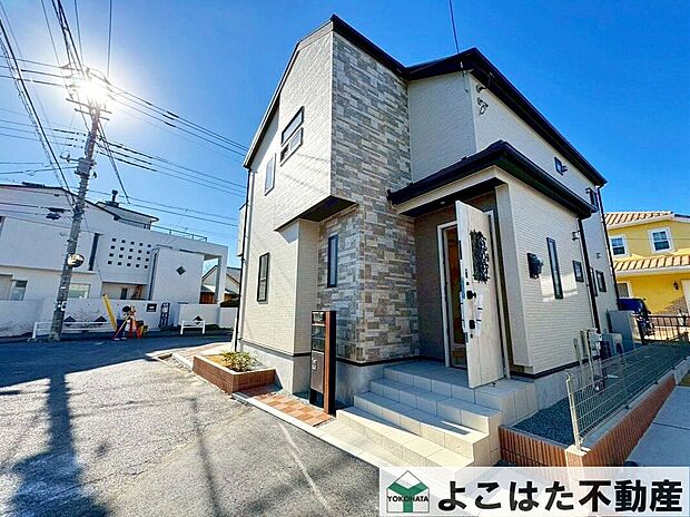 南向きの立地と光を取り込む工夫を施した外観で、明るく風通しの良い空間を実現。太陽の光が暗しに彩りを添えます。